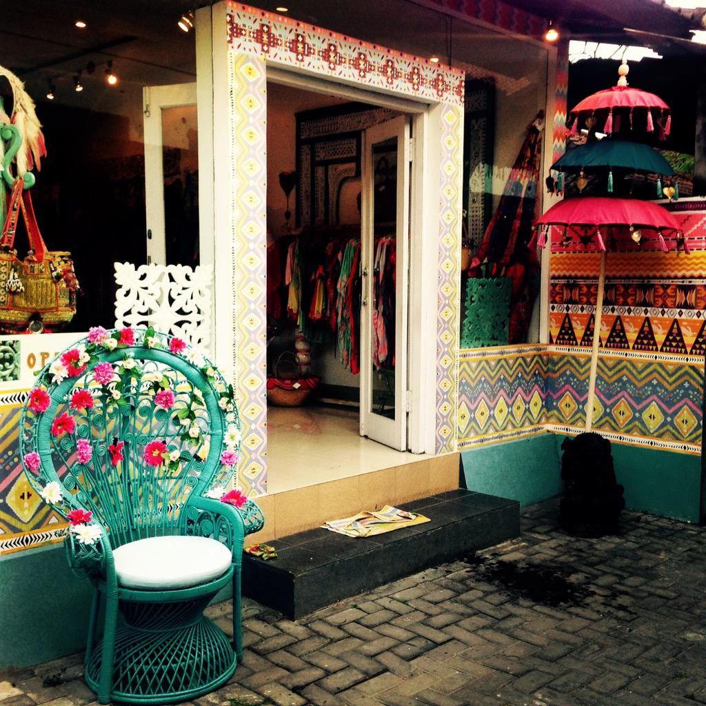 MylaMay1's tweet photo. Pretty little boutique #seminyak #bali #shoppingheaven http://t.co/8SKadp5lhL