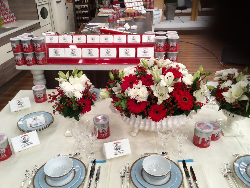 Eleni_AlphaTV's tweet photo. Καντε retweet στην φωτο κ κερδιστε το σερβιτσιο κ τα προιοντα ΑΡΙΣΤΟΝ 🎈🎈🎈🎈 http://t.co/a6ogc9JN6q