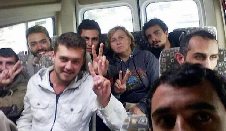DikenComTr's tweet photo. CHP heyeti söz verdi, belediye dinlemedi: Albatros’ta parklarını koruyan 17 kişi gözaltında
http://t.co/ThrtUUPNCI http://t.co/PZ7L9VEb4I