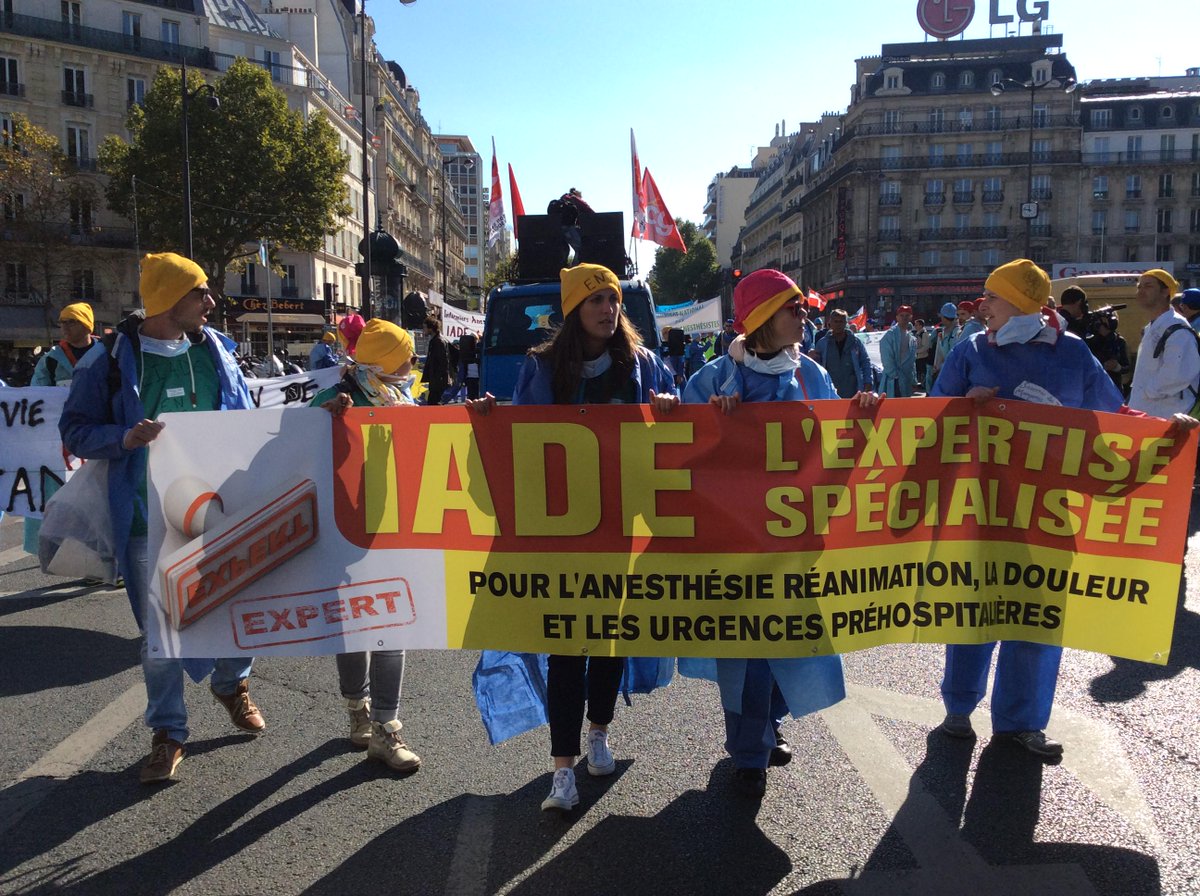 FabregasBern's tweet photo. [Manif IDE live]  Cap sur le ministère, délégation d'IADE reçue par le cabinet de M. Touraine et la DGOS... #manifIDE http://t.co/vlfwK2Ku6v