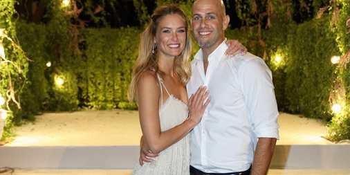 ¿Desastre o acierto? El vestido de novia de Bar Refaeli
#TheWeddingFashionNight #novias 
goo.gl/5zCcVS