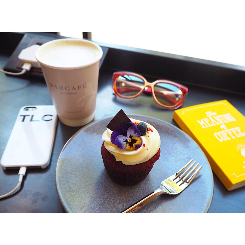 TheLDNChatter's tweet photo. Matcha Lattes and an (alllmost) too pretty to eat cupcake at the @TheDorchester's #Parcafé - Open today! #DCMoments http://t.co/ocF0QkWxsg