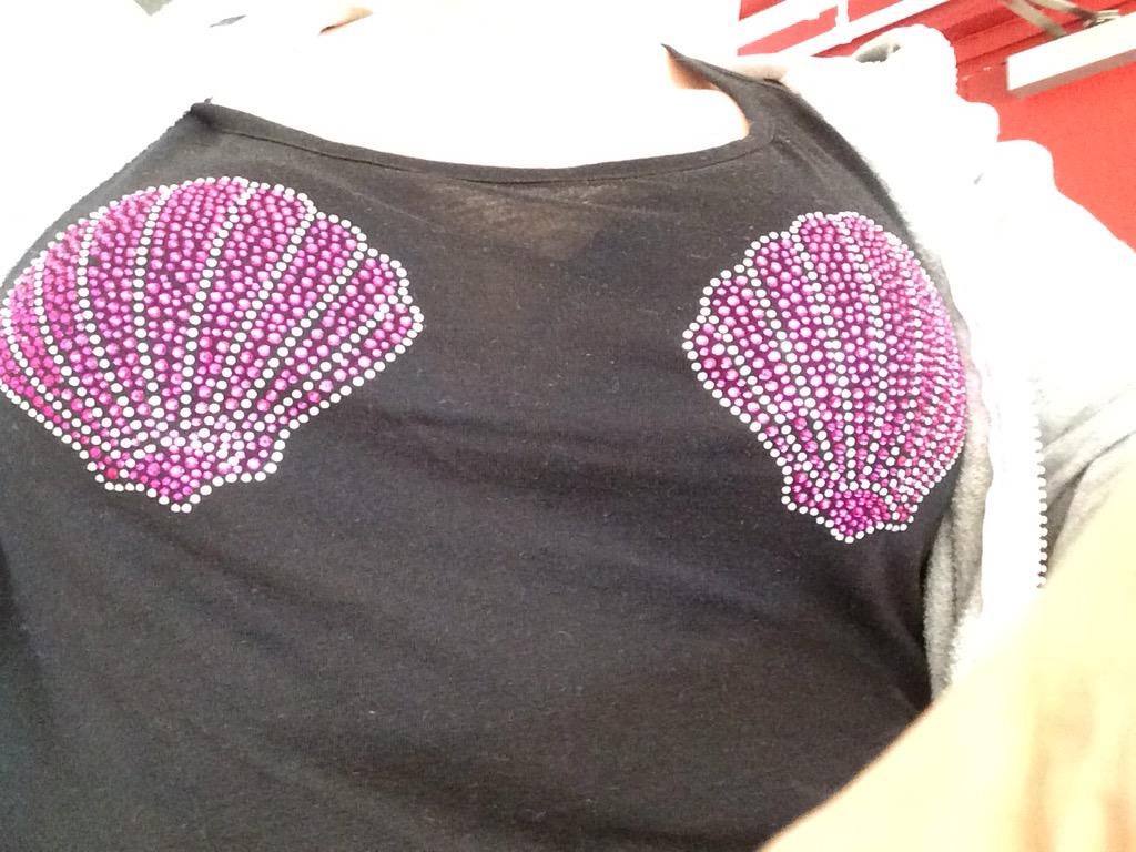 TheDrownedGirl's tweet photo. Loving wearing my @ladygaga #artpopartrave Tshirt for #TheDrownedGirl #shellbikini http://t.co/TClj7qgeXH