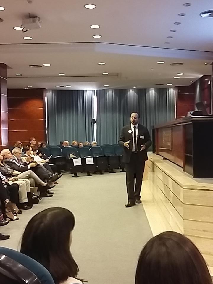 aliciavidals's tweet photo. "¿Por qué es importante que uno ame lo que hace?" @mdiazhability #forsa2015 http://t.co/cCqsK0Bt9o