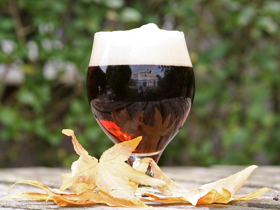 VUIG's tweet image. @nynke Doe mij maar gewoon #bocktober. Proost!