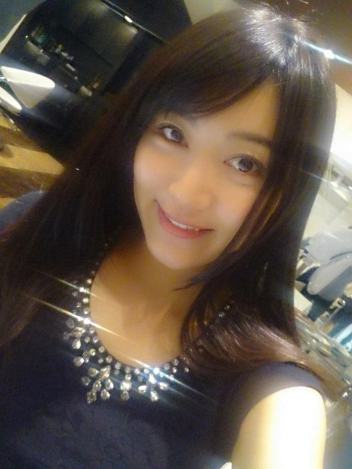 前髪切ってイメチェンしたよ(,,> <,,)♡ http://t.co/AaEAwJhe0N