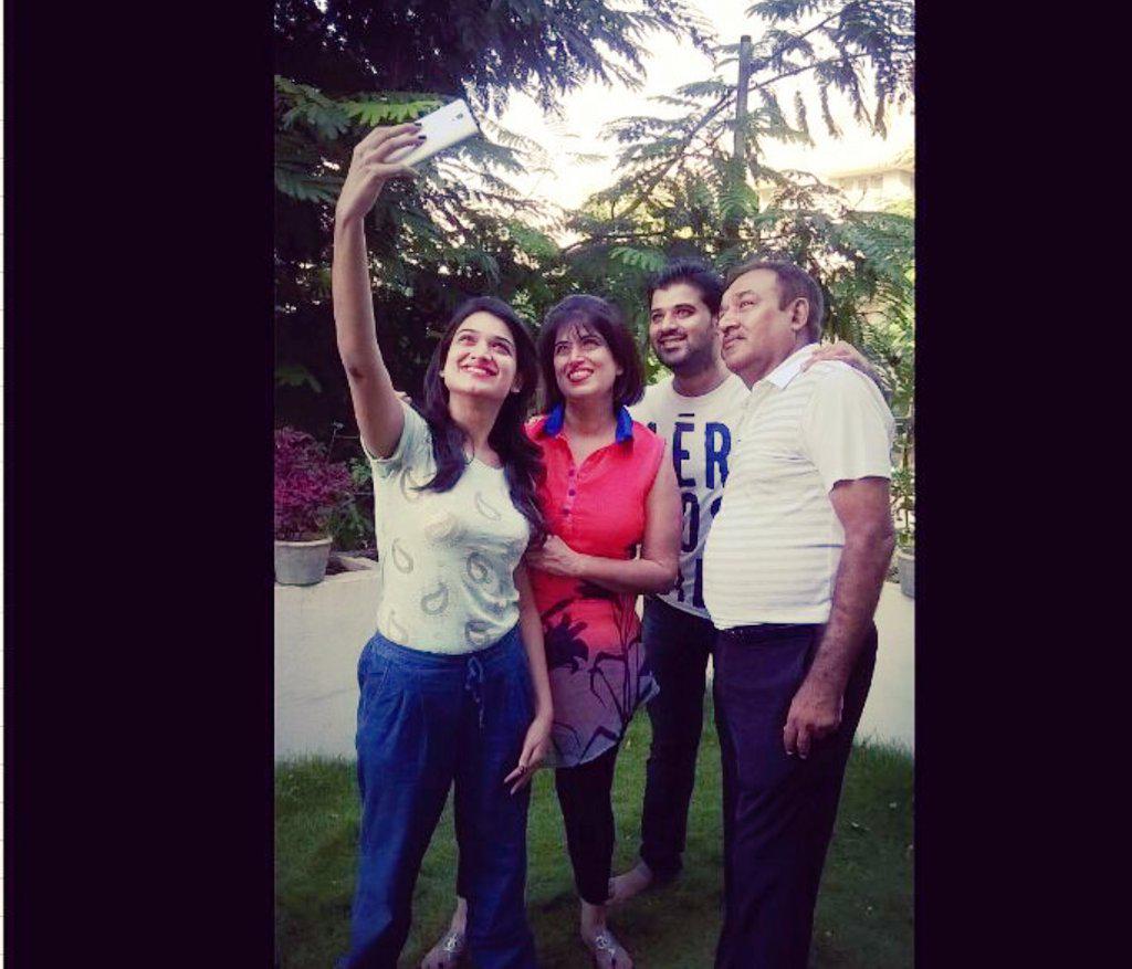 monica0888's tweet photo. Selife selife @sehgal_monica 
Luv u take selfie .... http://t.co/J6lYWVDmW0