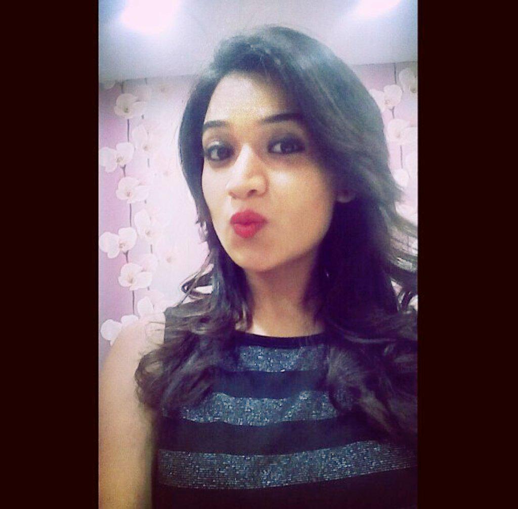 monica0888's tweet photo. Its tym for selfie wid paut @sehgal_monica  mam please follow back http://t.co/EuWplMHq7b