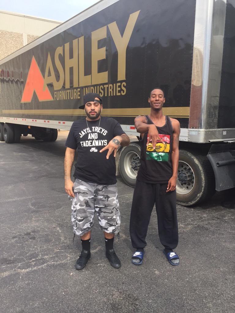 iAmDJ_Wiitness's tweet photo. #ThrowbackThursday s/o & follow my lil bro @OFFBoi #OnlyForFamily #theyknowwhatitis #uDiGG 👌🏽✊🏽💯 http://t.co/BJjzm2rgzQ