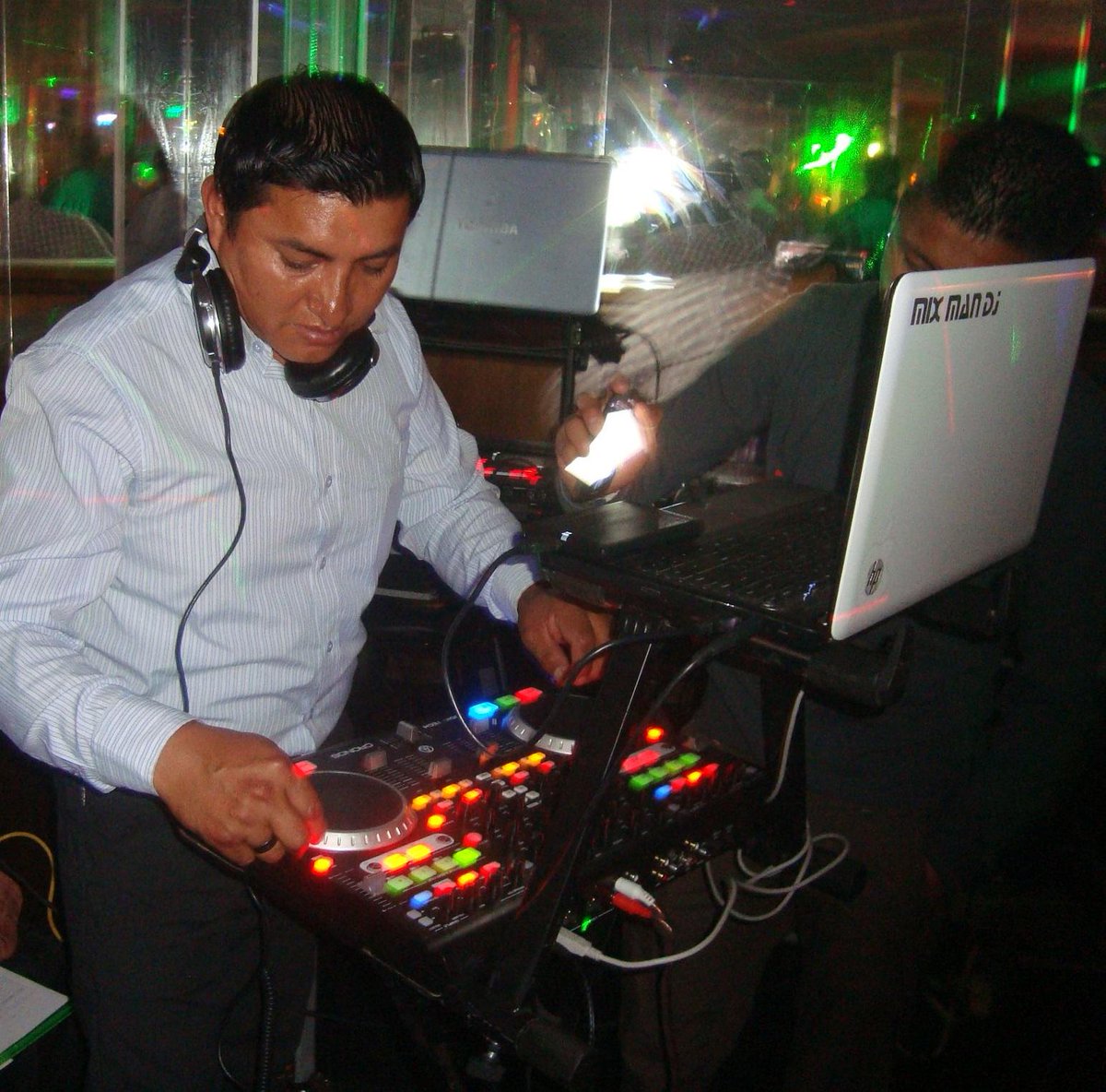 SIEMPRE CON SENCILLES EN NUESTRO TRABAJO...