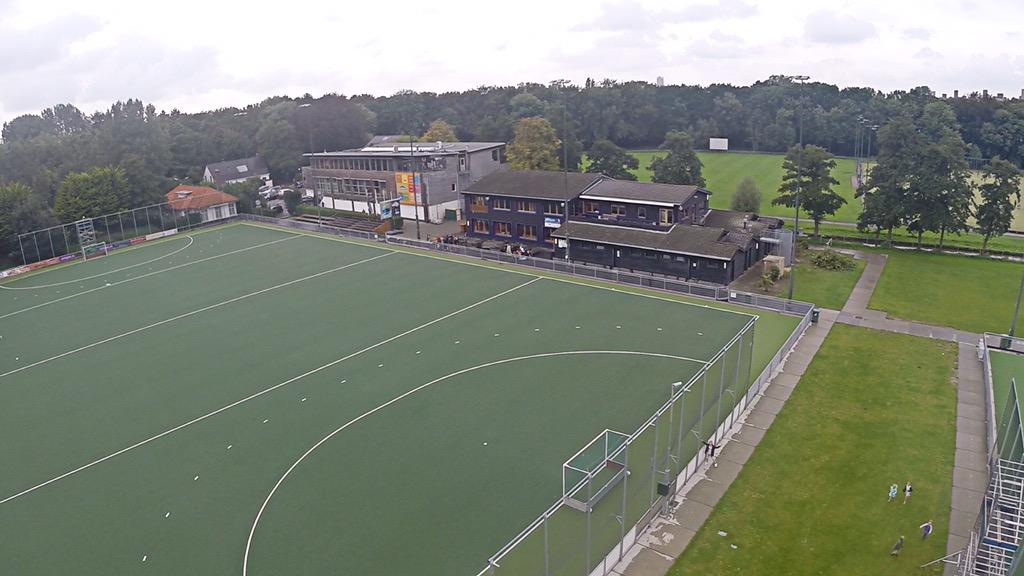 New and improved:
kleinzwitserland.nl Vind hier nieuws, programma, uitslagen, sponsoren en informatie over <a href="/HCKZ/">HCKZ</a>