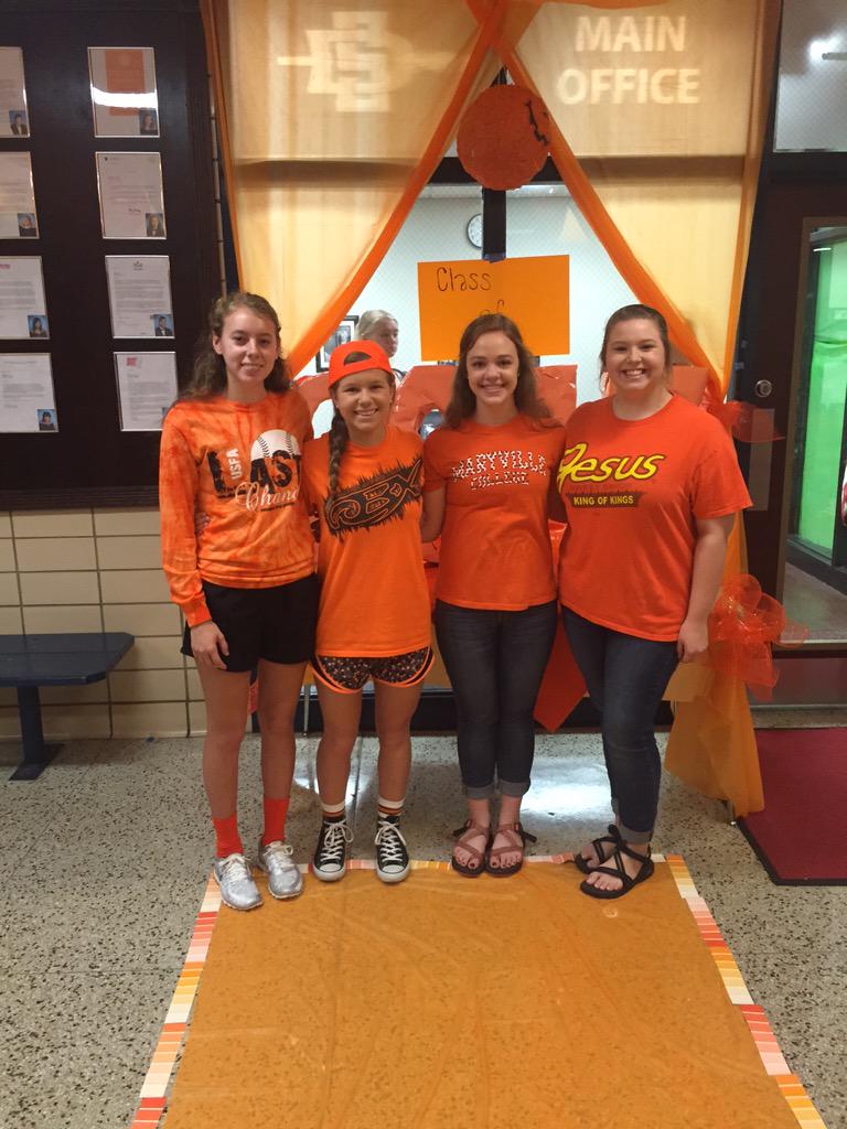MrsStJohn_'s tweet photo. So proud of the juniors hard work for hall decorations! 🍊 @southdoyle_sc http://t.co/R4E7oWSkIr