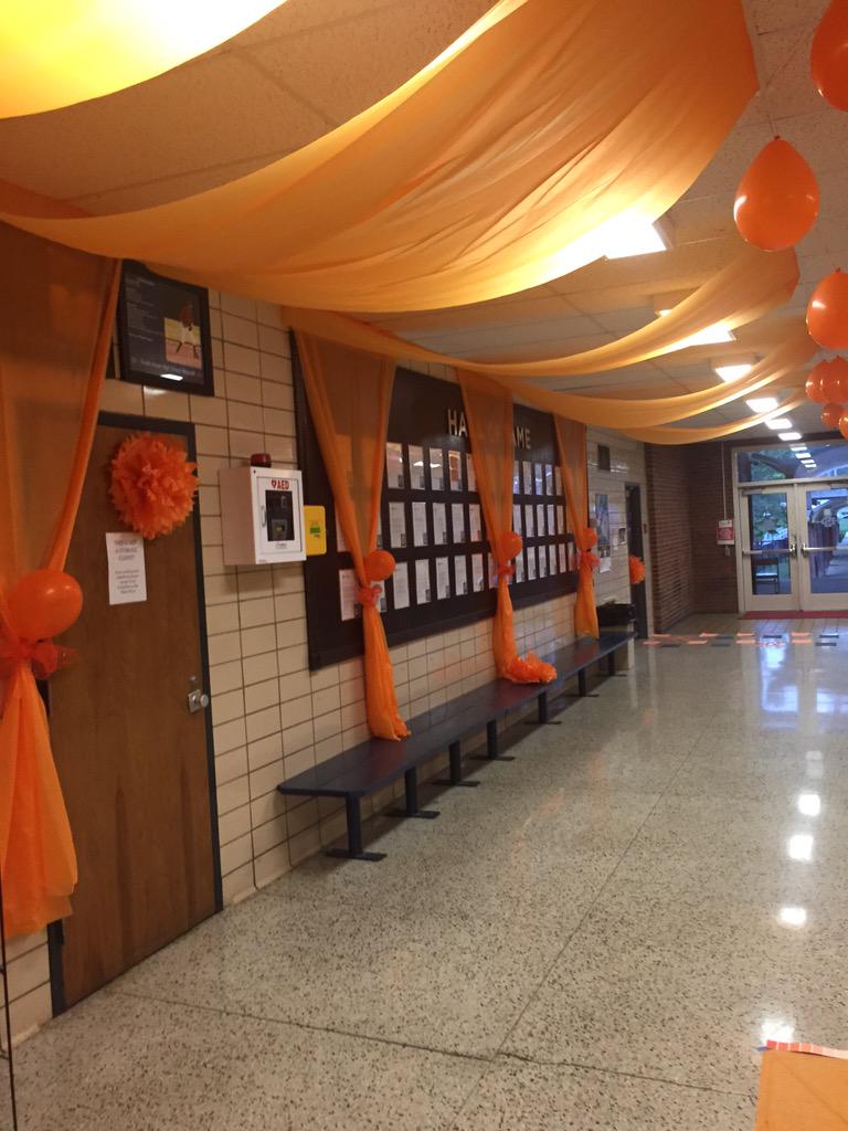 MrsStJohn_'s tweet photo. So proud of the juniors hard work for hall decorations! 🍊 @southdoyle_sc http://t.co/R4E7oWSkIr