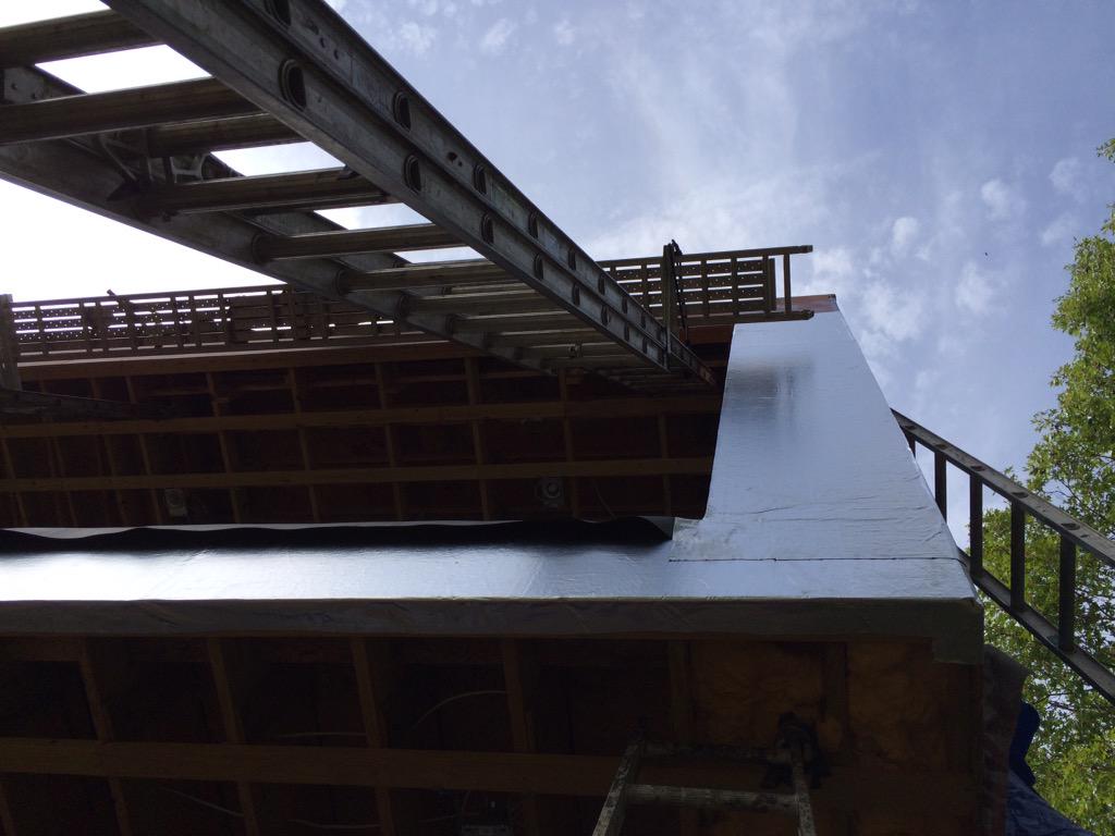 victormazzeo's tweet photo. My new fascination is #AlumaFlash by @PolyGuardUSA -- an aluminum coated adhesive house wrap. Installing now. Wow. http://t.co/P3RluTaXIv