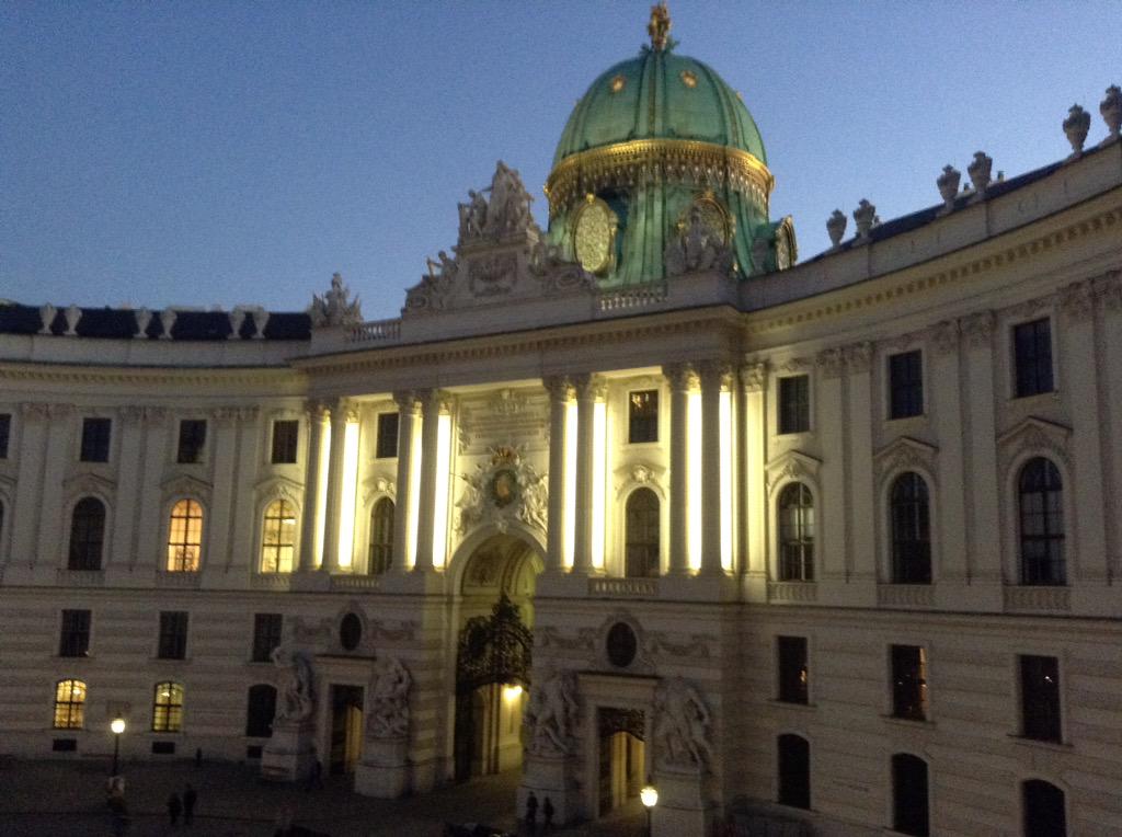<a href="/wukonigcom/">Jörg Wukonig</a>: Glückwunsch an <a href="/xpose360/">Alex Geißenberger</a> zur 1.Affiliate Konferenz in Österreich mit Ausblick auf die Hofburg in Wien.