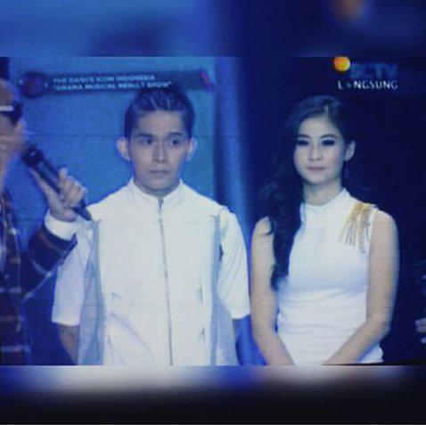 debbycynthia20's tweet photo. Miss this moment!!!
@andeelarion @shierli
#andeefriends #andeelarion #wambdg #wamous #wamousjkt #andeefriendsjkt http://t.co/v3CXtNSrrj