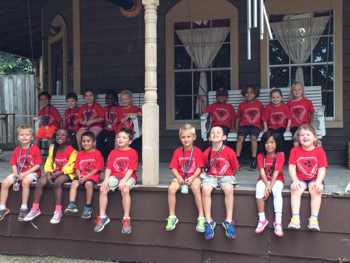 CheathamKLB's tweet image. The rain has quit and we are enjoying the old town and getting ready for a hay ride !