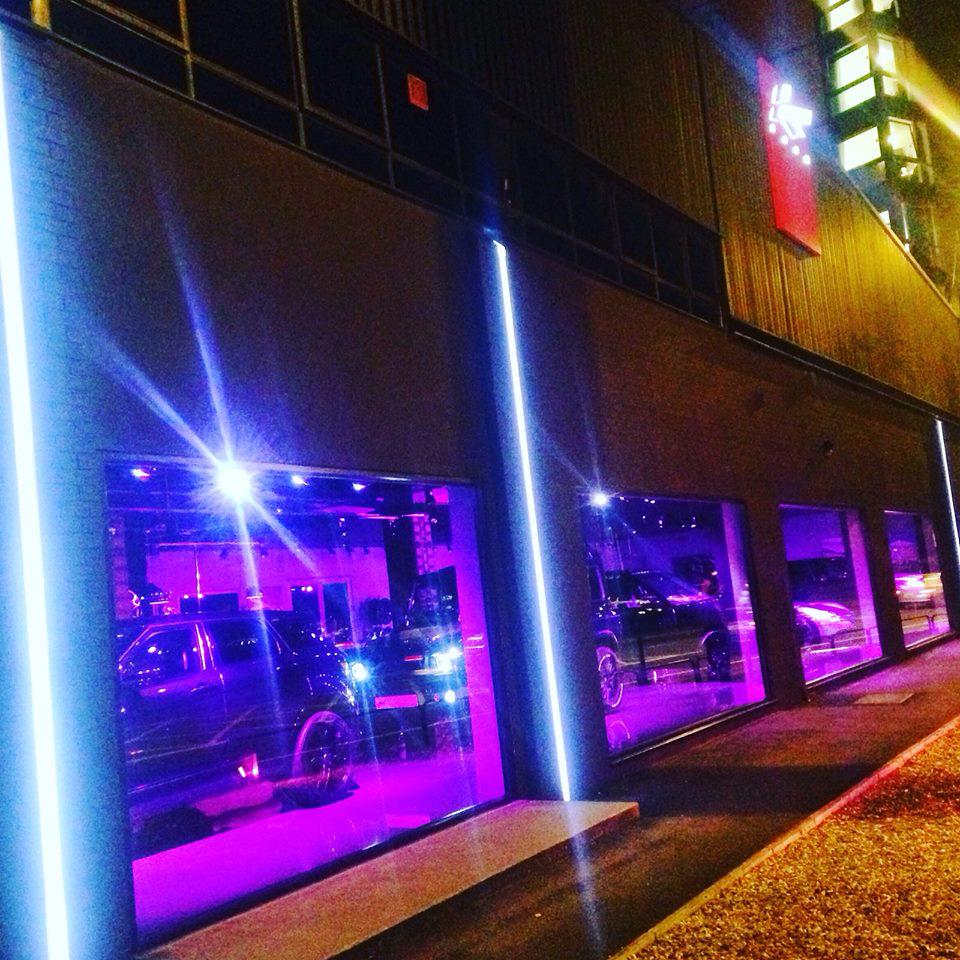 KahnAutomobiles's tweet photo. Take a pic of our showroom tonight using #leedslitpink @haven_yorkshire @kahnautomobiles & win a key-ring #first5win http://t.co/nrMHsDFgqr