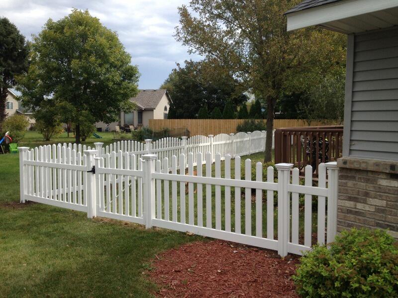 WamBamFence's tweet photo. Dreaming of the white picket fence? Check out this customer's DIY project! #DIY #DIYFence #picketfence #vinylfence http://t.co/8CL6cpEuKy