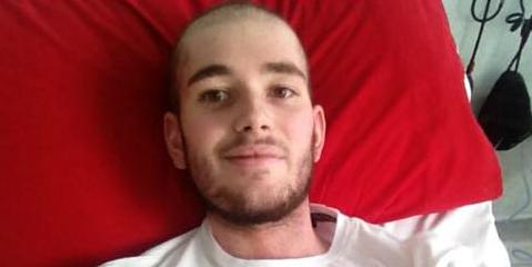 TeenageCancer's tweet photo. "I told myself, no matter what, this wouldn't beat me" Read and share Robert's story: http://t.co/aGjz5RE8E3 #5signs http://t.co/rAgDgoZ9Ng