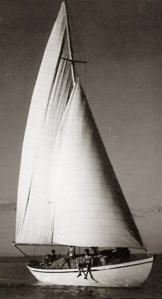 didier_ravon's tweet image. Help ! Je recherche la trace de Ylang, voilier de mon oncle Edouard Ravon à Amphion sur le Léman dans les années 50