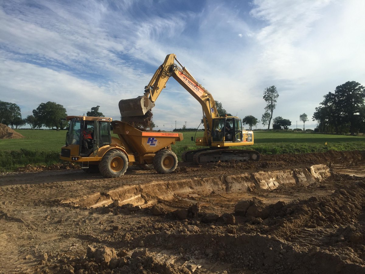 PDEnvironmental's tweet photo. Another recently completed lake construction project #workonwater #experts http://t.co/WAc1L8myLl