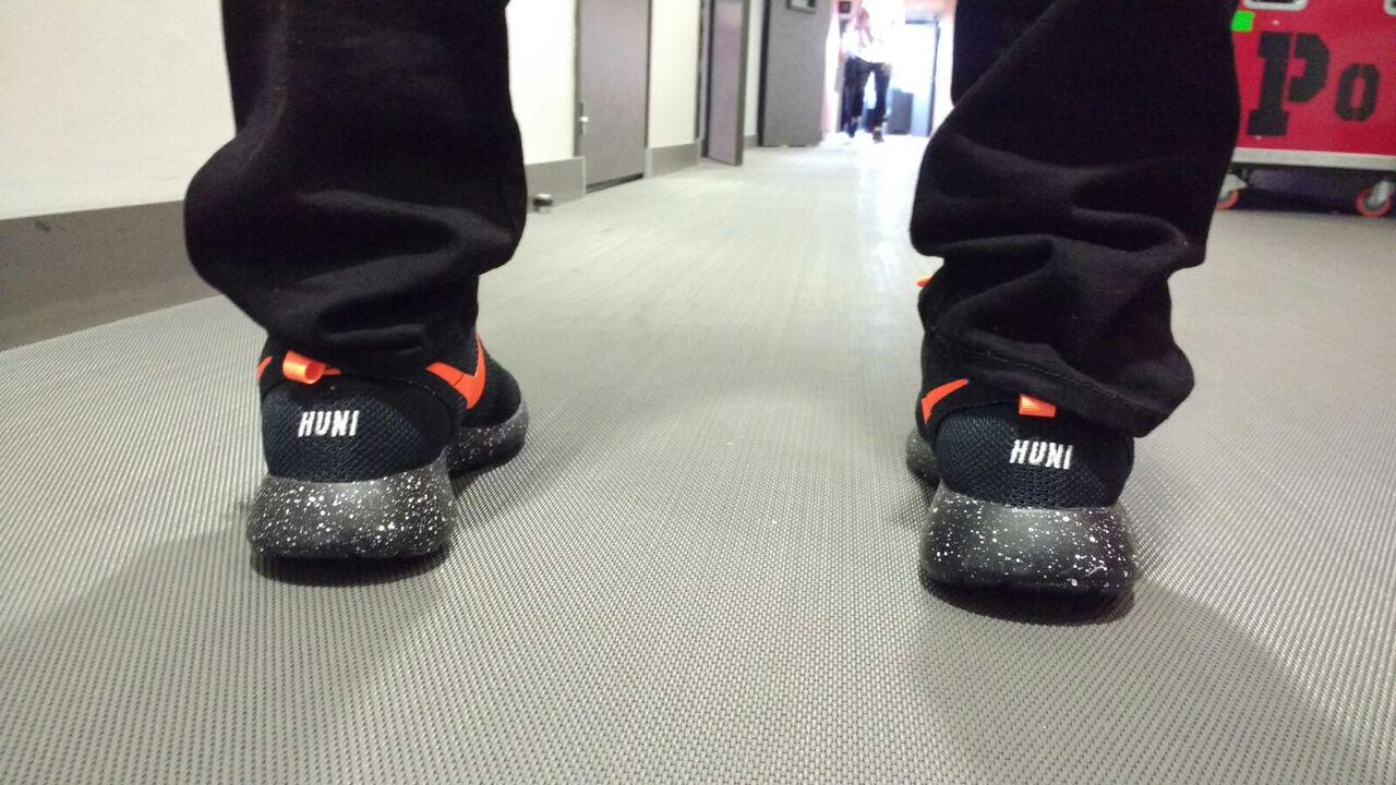 FNATIC on Twitter: "Check out the #FNATIC LoL custom @Nike shoes for #Worlds! http://t.co/mkoAV3YqOd" /