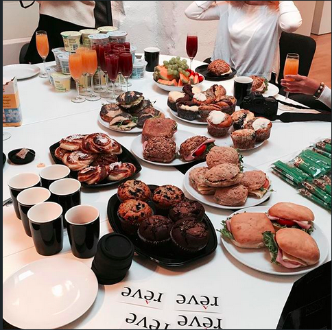 reveapp's tweet photo. Great breakfast with top bloggers to present new #reveapp version and partnership with @blogfame_se! #sthlmtech http://t.co/eHx3YGOScZ