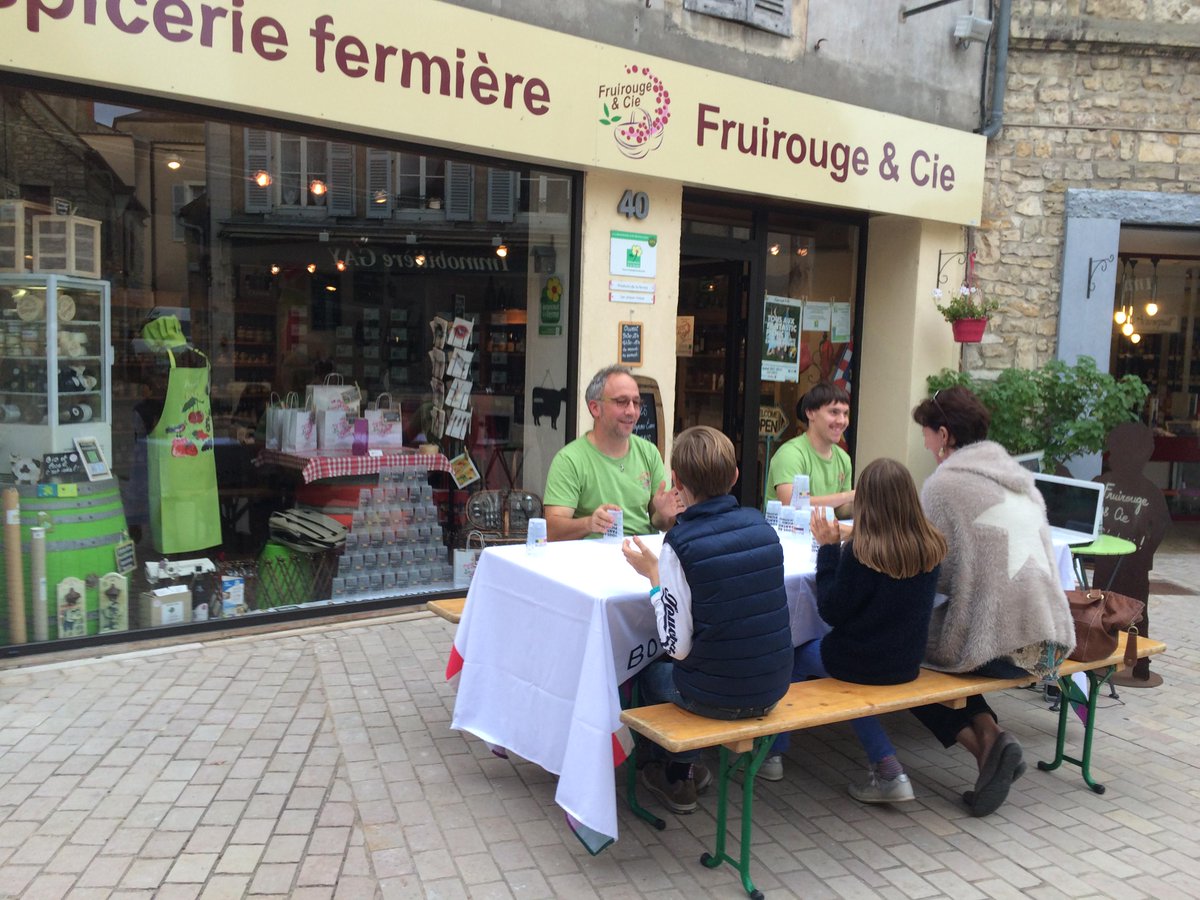 FruirougeCie's tweet photo. Fantastic Picnic Cup Song @FruirougeCie #FantasticPicnic #FeteGastronomie @CRT_bourgogne #mybourgogne #visitnuits http://t.co/IbEZY8CdPR