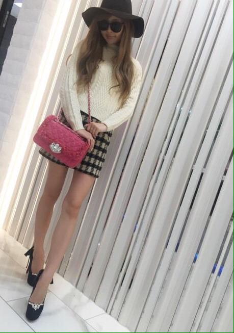 maneshitai_code's tweet photo. 【ゆんころ】
ニット→LADY MADE
スカート→RADYAZEL
バッグ→Parfereine
パンプス→Parfereine

真似したいと思ったらRT♡ 
https://t.co/vkBi9WIriy