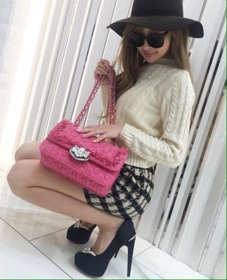 maneshitai_code's tweet photo. 【ゆんころ】
ニット→LADY MADE
スカート→RADYAZEL
バッグ→Parfereine
パンプス→Parfereine

真似したいと思ったらRT♡ 
https://t.co/vkBi9WIriy