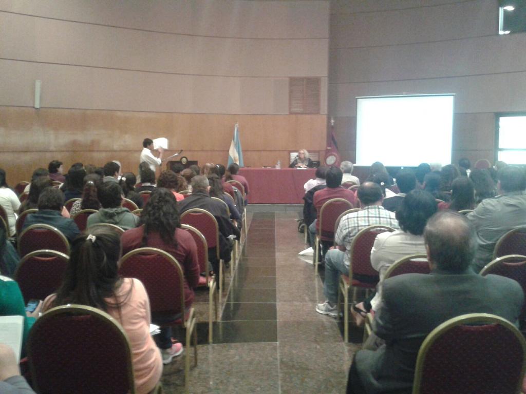 ASET_Salta's tweet photo. [Ahora] Susana Leliwa "Las TIC nos hacen pensar en una nueva forma de ver la educación" #congresoaset @rdibashur http://t.co/m2NJ2Zdah0