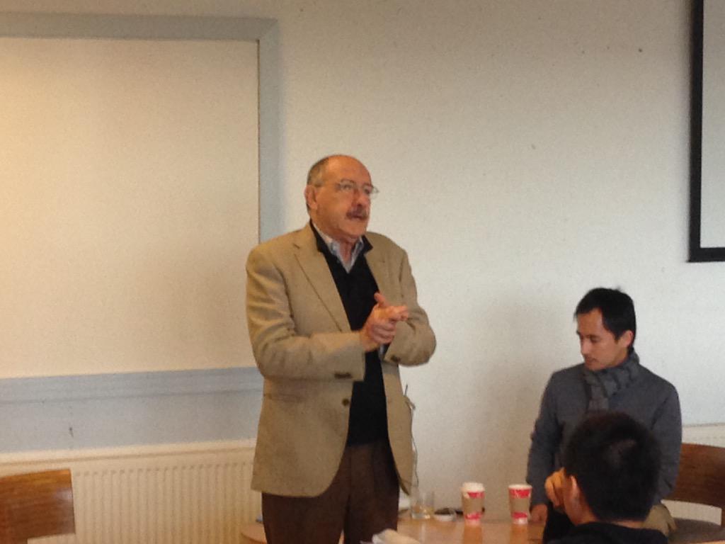 UAI_VINA's tweet photo. Esencia del #Mindfulness "capacidad de poner atención al momento presente" Vicente Simón en #UAIVINA @Psicologia_UAI http://t.co/tJkcvY8hqK