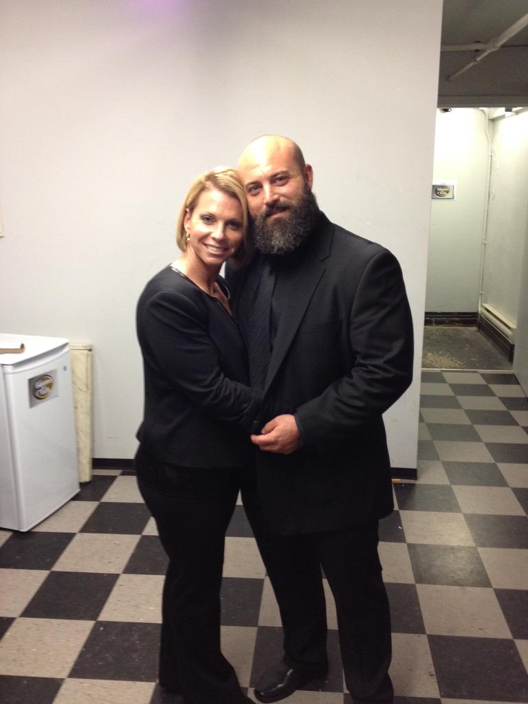 Fabiola_proIFBB's tweet photo. Working security with my man next wkd at #montreal #autorama2015 Love the way we look 2gether bb @frank_soprano http://t.co/qoQymMVIQV
