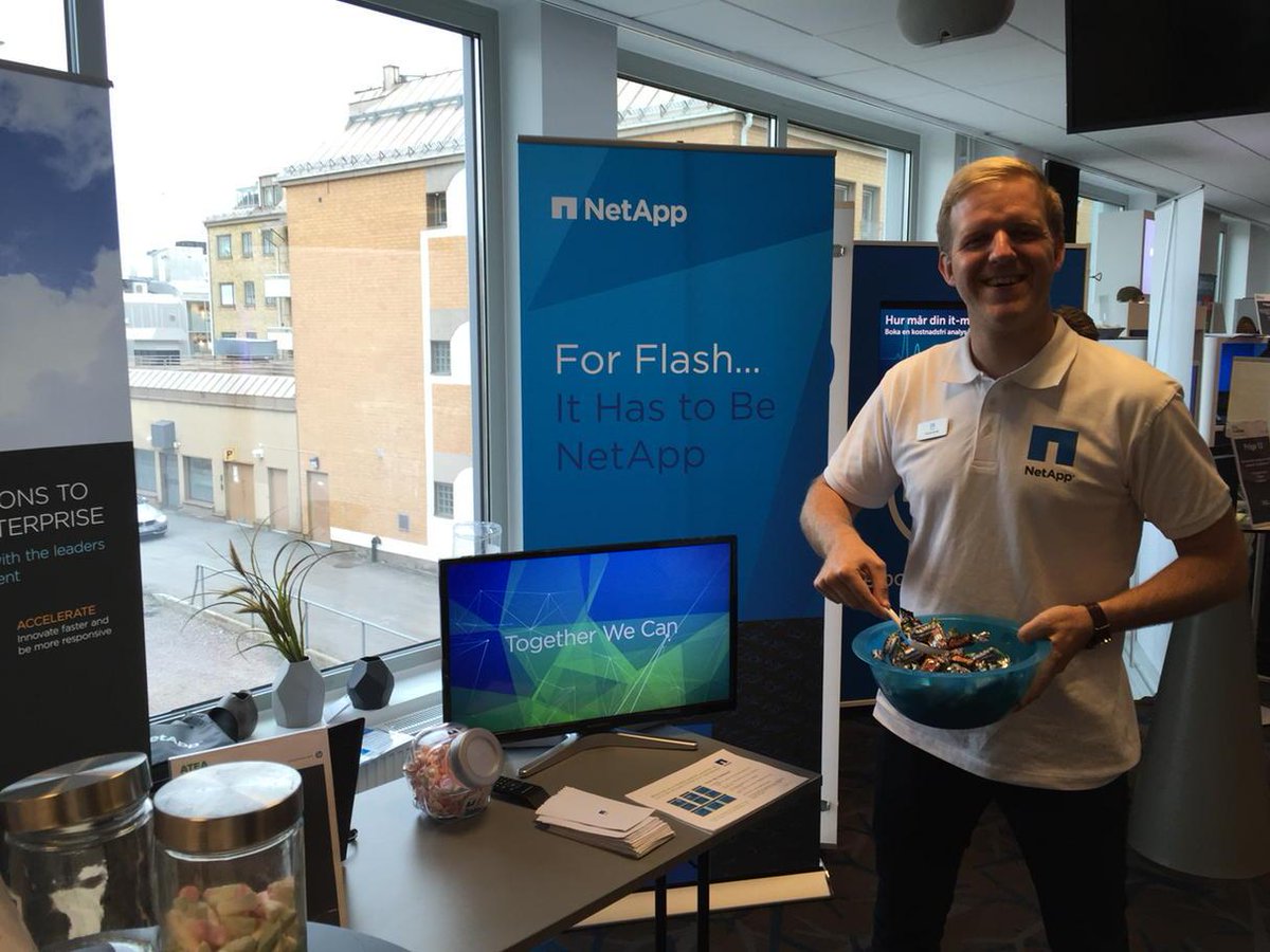 wholle's tweet photo. @NetAppSverige skämmer bort kunderna med oslagbar flash och godisregn. Luleå är frälst! #itarenan #netappflashse http://t.co/IstdUifjAm