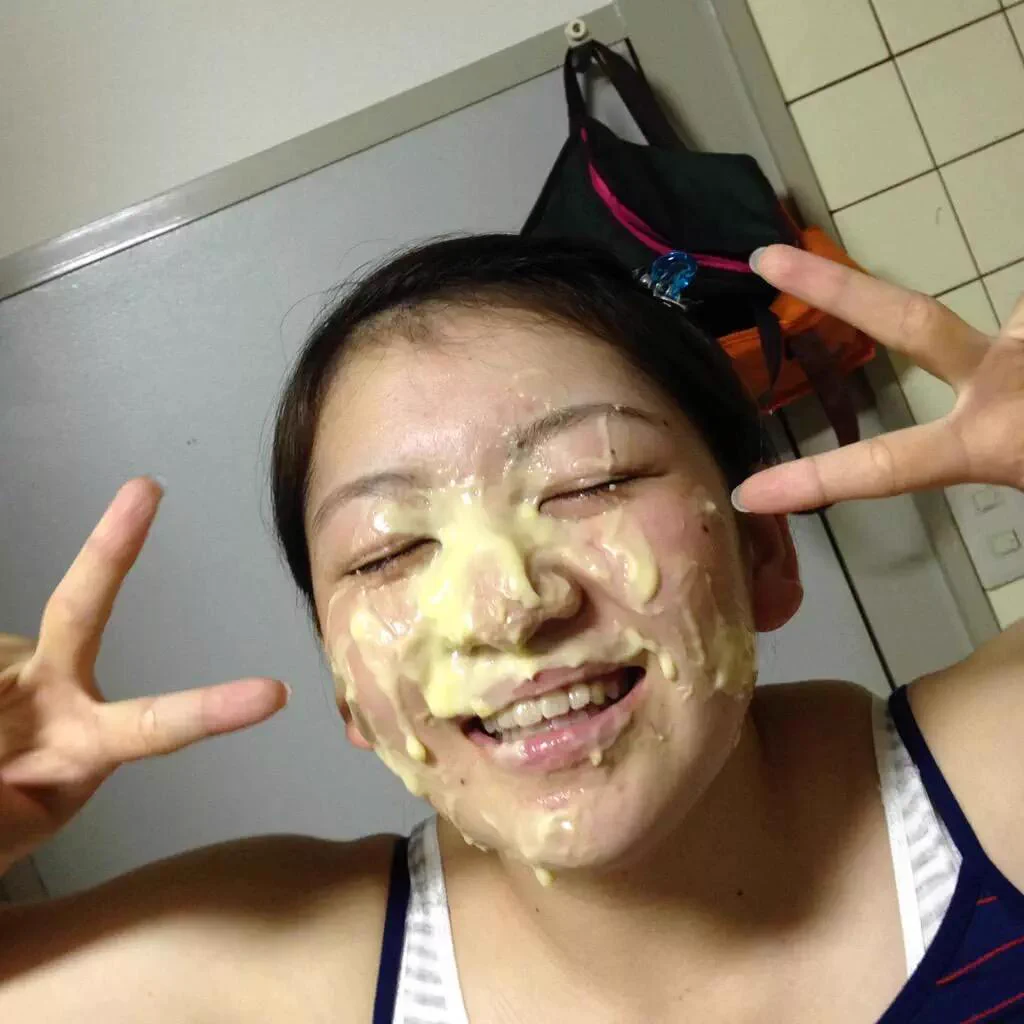 最近のJKのシュークリームの食べ方がヤバすぎる...これは不潔だわwww