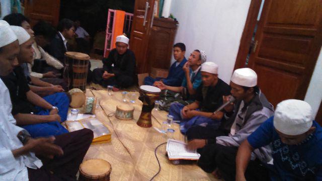 Malem ini pengajian rutin bertempat di rumah #015 <a href="/aldoanwar39/">aldo anwar</a> sekalian syukuran rumah barunya. Smg betah ya bg aldo🙏