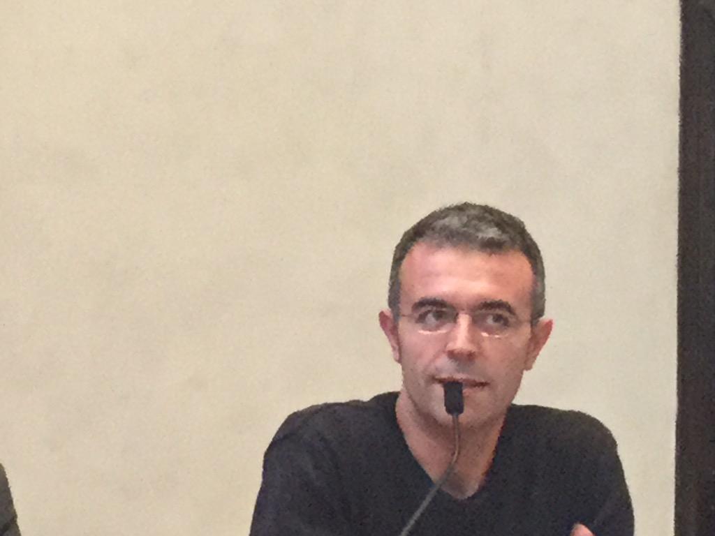 GiaccardiChiara's tweet photo. È finita 1epoca X il giornalismo. Oggi: produzione partecipativa @jacopotondelli #firenze2015lab http://t.co/JaMMLunsCY