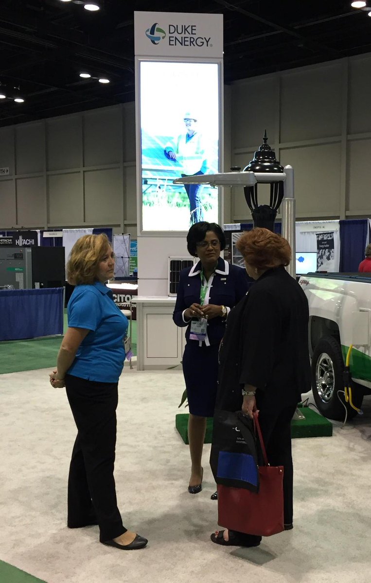 #WEEC day 2 starts with a visit from Gayle Lanier! #WeAreDE