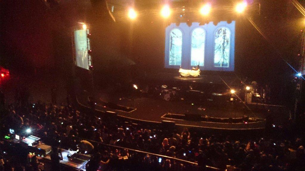 EpsonIndonesia's tweet photo. Konser musik teatrikal @RatimayaSRSVT malam ini makin keren dgn dukungan #ProjectionMapping dr #Epson. http://t.co/LIjnFHLSXl