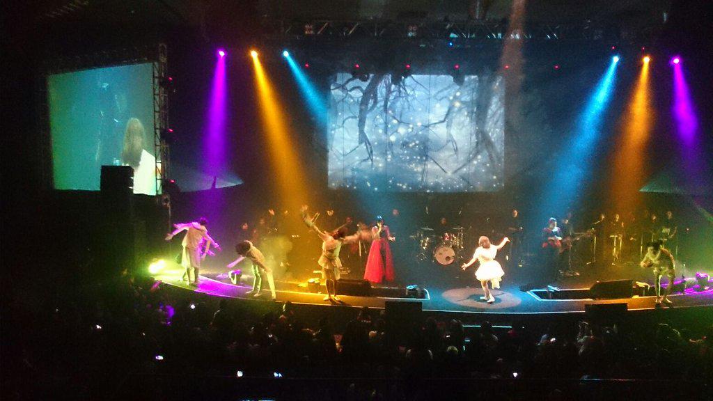 Konser musik teatrikal @RatimayaSRSVT malam ini makin keren dgn dukungan #ProjectionMapping dr #Epson.