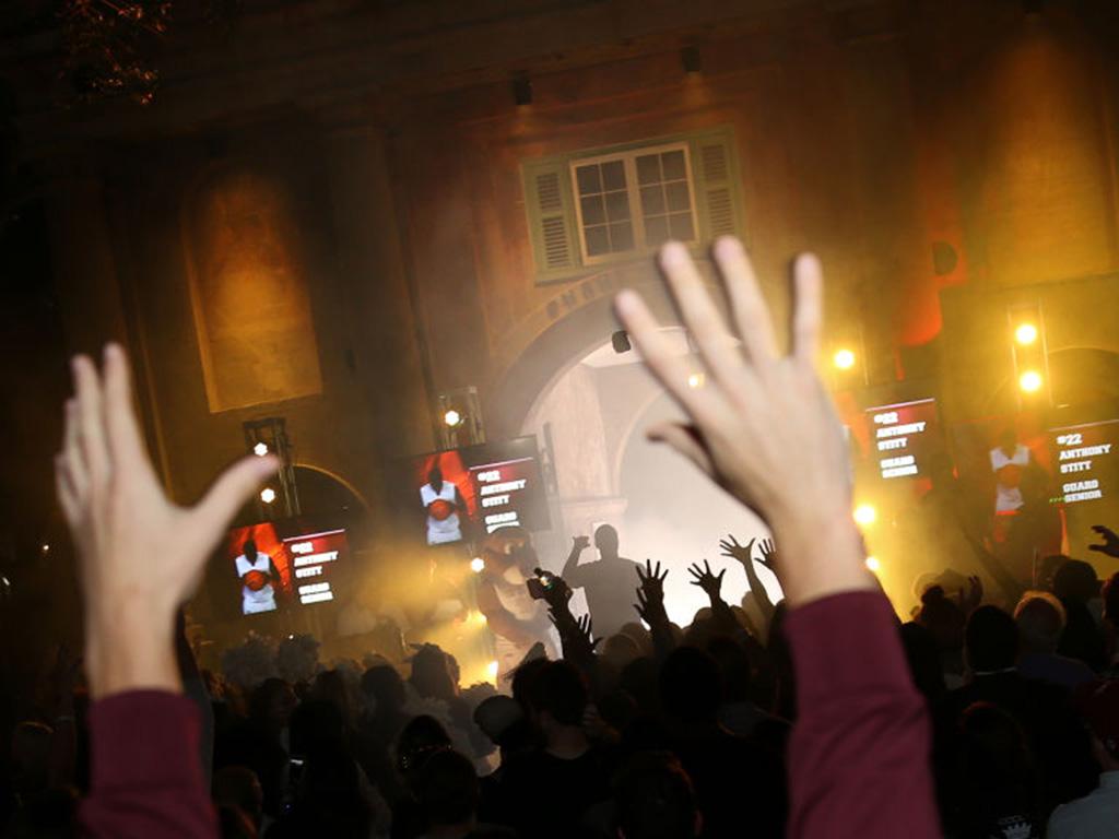 CofCBasketball's tweet photo. Charleston Basketball Block Party Set For Nov. 1st - http://t.co/LqOQTfO1CR - http://t.co/JgYG8BI44f #TheCollege http://t.co/pwwBrwyc15