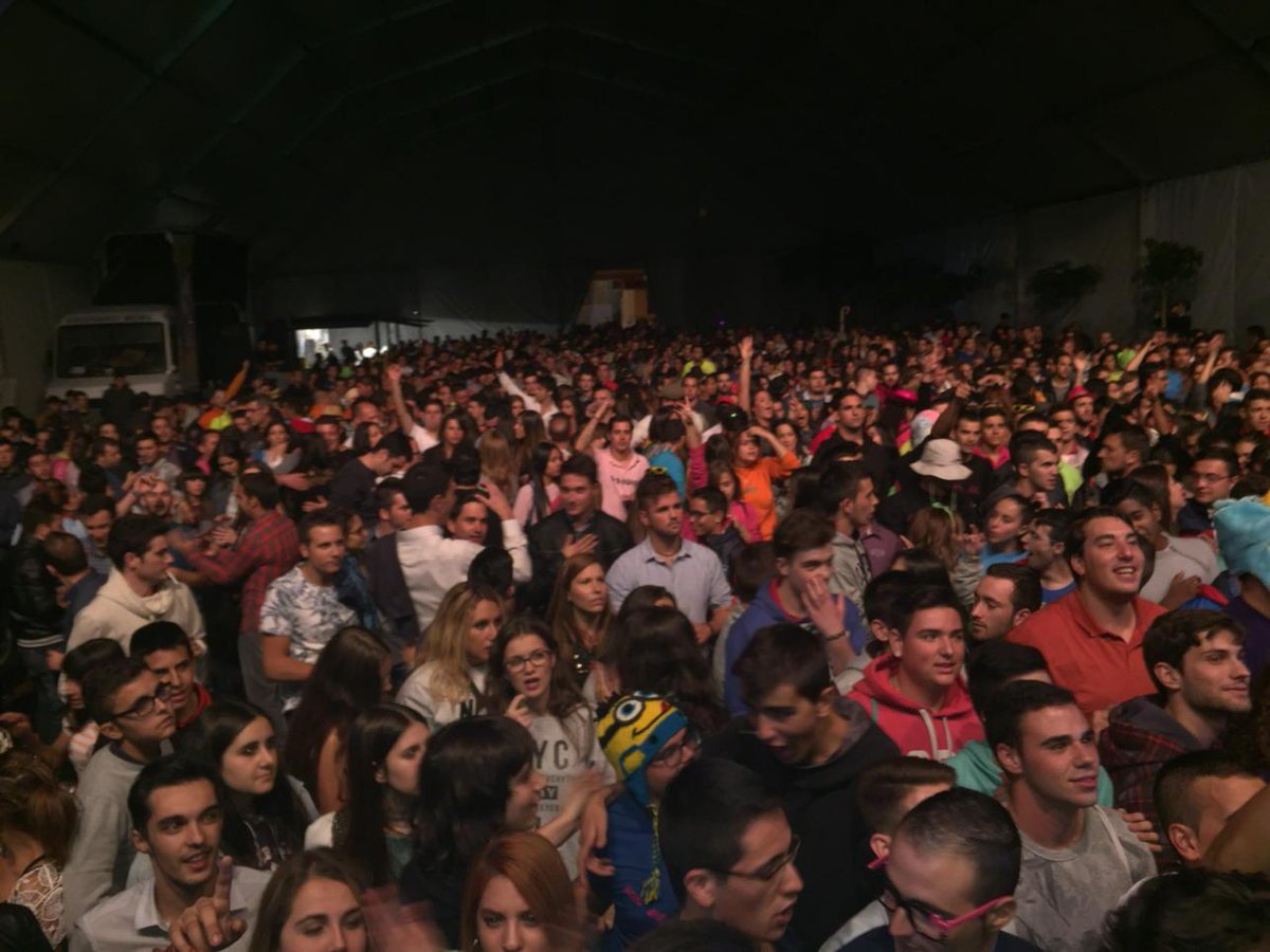 aytolmedo's tweet photo. Así estaba la carpa el Sábado en Fiestas http://t.co/rN30ZuWHjm