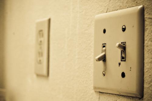 Rominaod's tweet photo. Usa interruptores de movimiento; pueden significar ahorros importantes de energía. http://t.co/xVfA3dfLj7