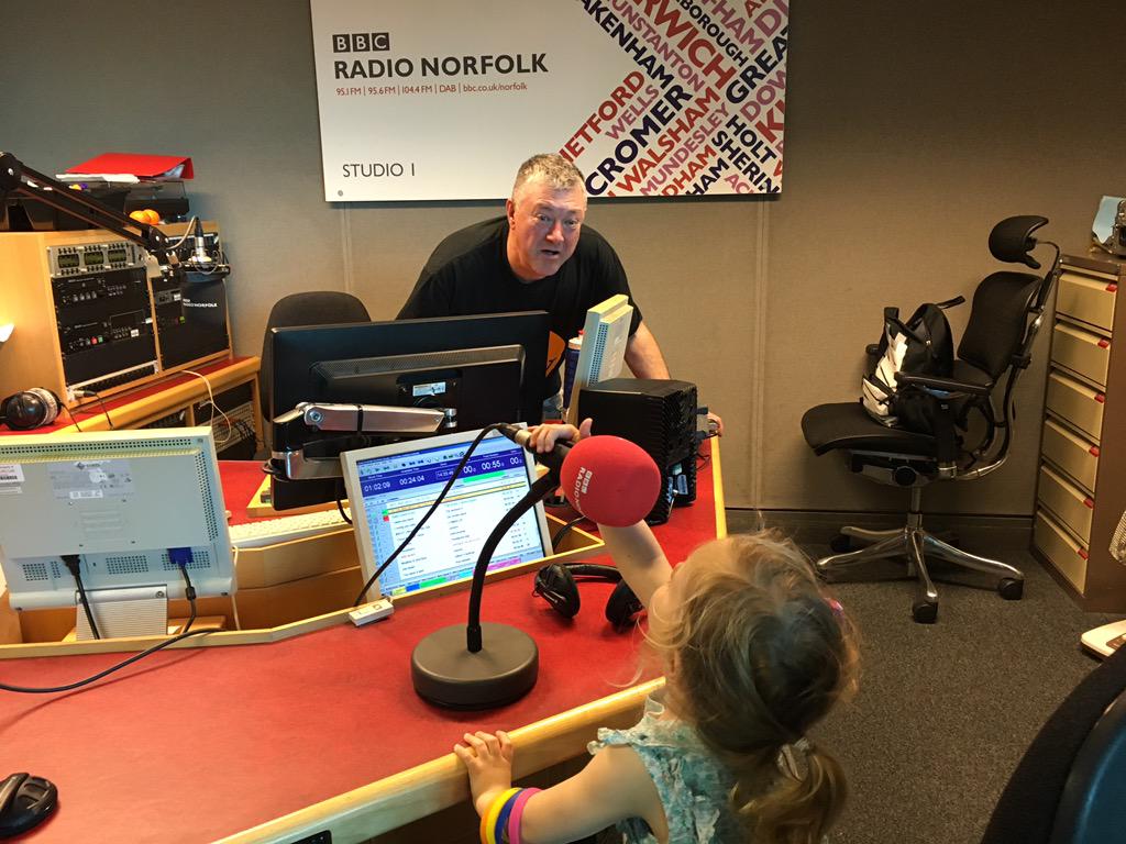 mrjakehumphrey's tweet image. Lovely to chat to @Bumfrey about the amazing @breakwriter charity. And nice have Flo with me too.. #FutureBroadcaster