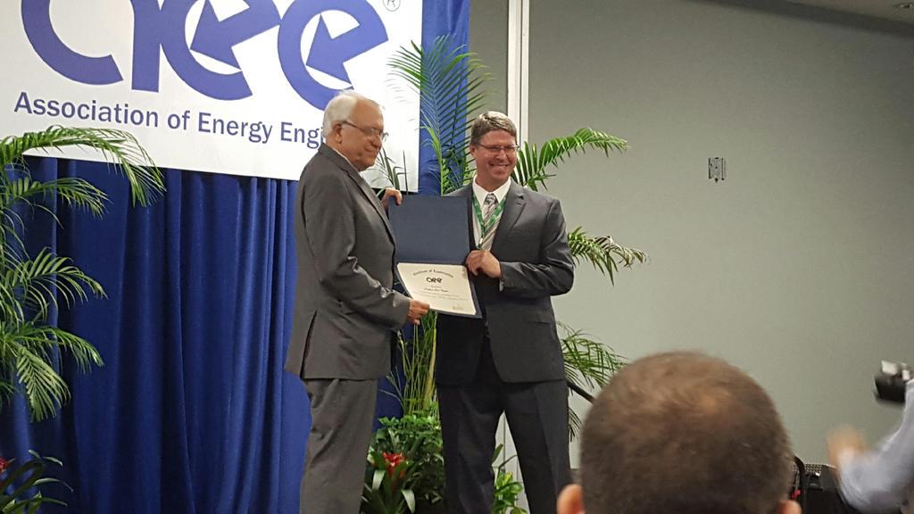 #WEEC Mike Heath from Duke receives AEE award for SW Ohio chapter. Mike is president of that chapter. #WeAreDE.