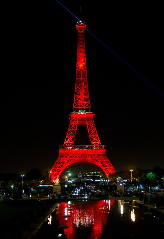 Эйфелева башня красная Эйфелева башня красная