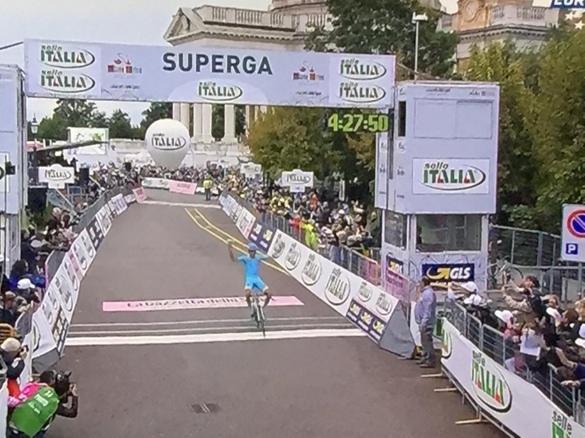 VelloLiVe's tweet photo. @diegoro_89 #congrats #fenomeno @AstanaTeam http://t.co/e4CAY63TVF