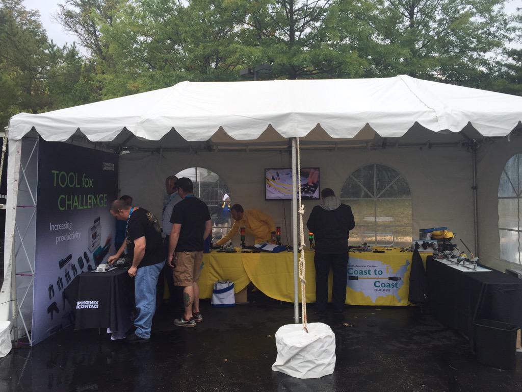 CeBeSteveO's tweet photo. Rain is not going to dampen the enthusiasm @PhoenixContact booth @Applied #TechToberFest @YellowFellowPxC #Toolfox http://t.co/JR5UP43lOb