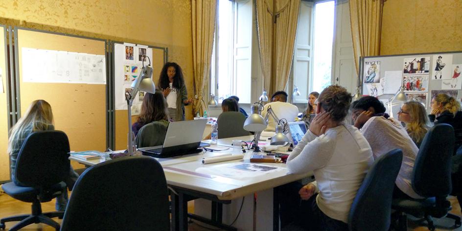 UofARomeCenter's tweet photo. #Reviews!
#InteriorDesign #ArchitecturalDesign #UofARomeCenter #Rome http://t.co/AIxgzJ5zvd